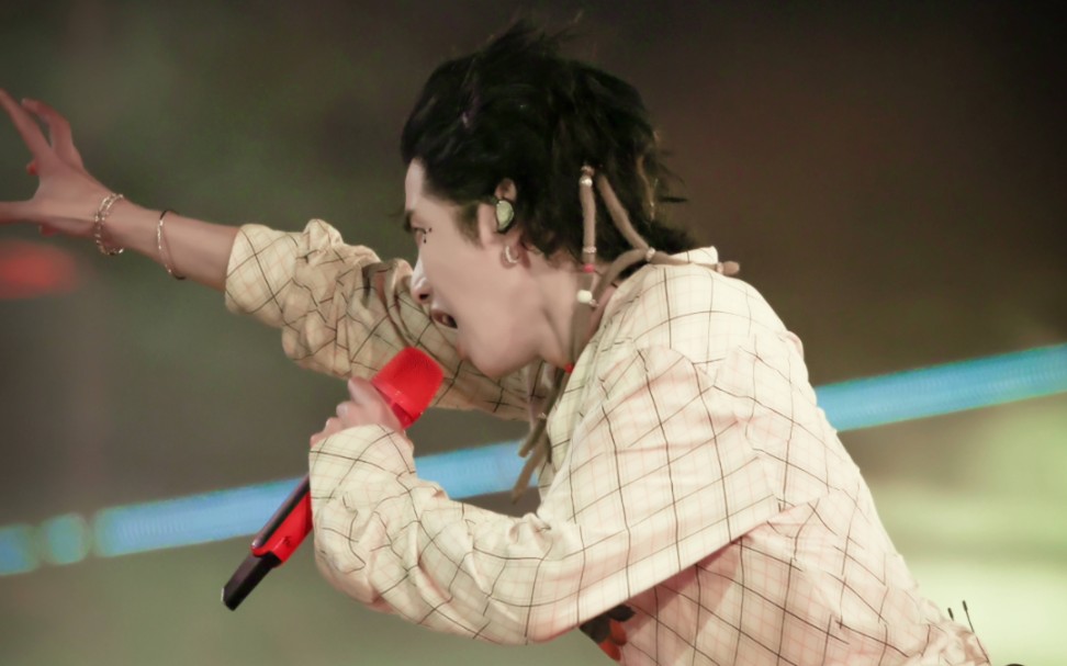华晨宇0528火星演唱会武汉站 小镇里的花