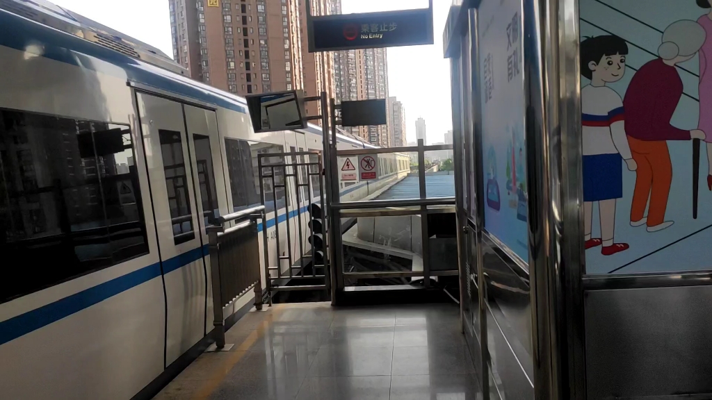 武汉地铁一号线出大智路站七号线三阳路关门峰鸣