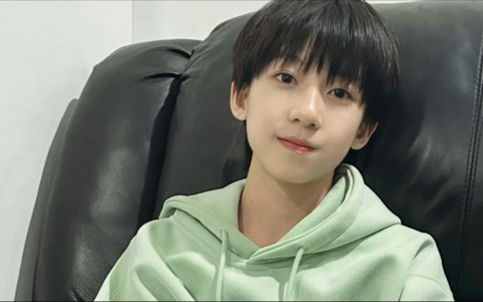 杨博文|镜子里的帅哥有点眼熟诶