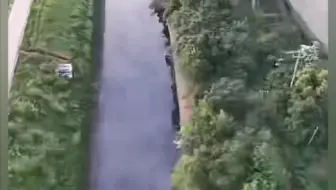 湖南益阳一地河水呈深色散发异味 ，当地：上下游没有污染企业