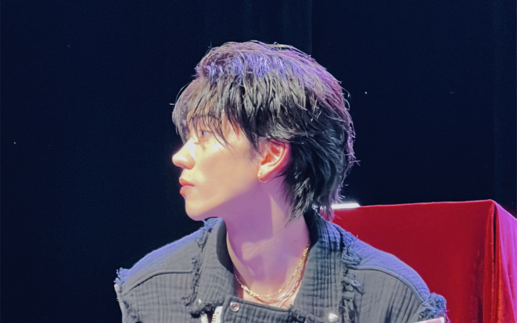 怎么会有这么帅的霓虹演员