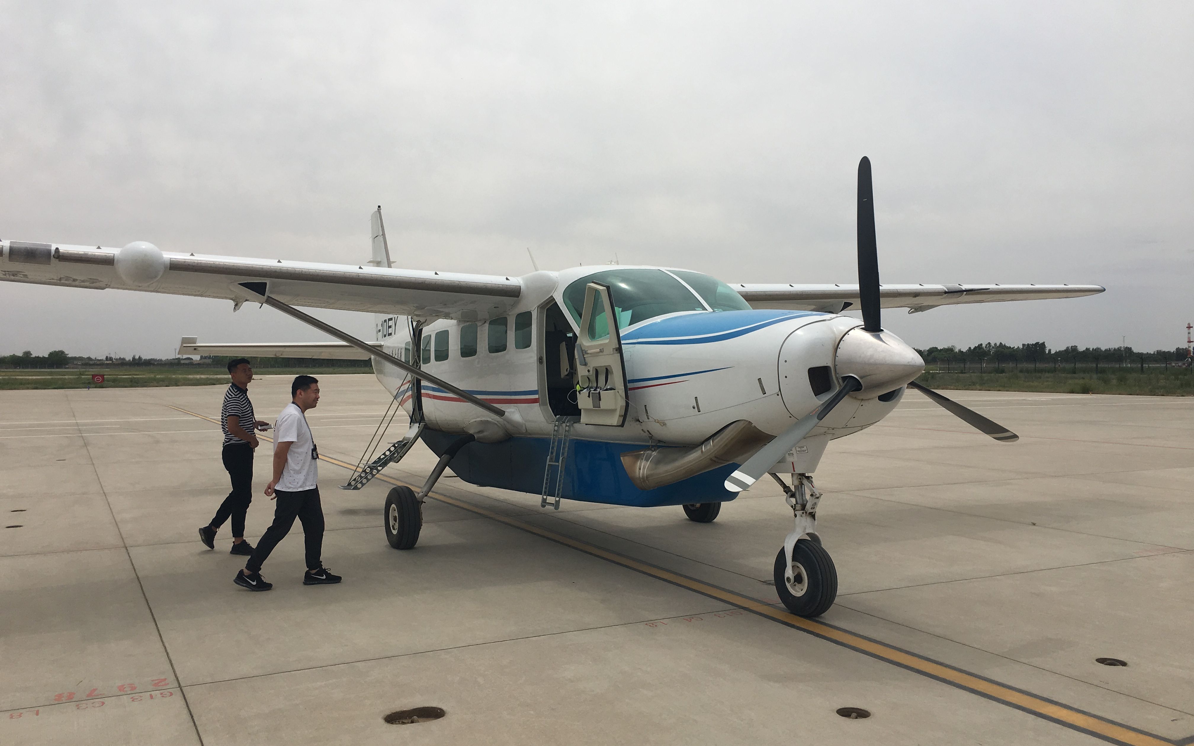 塞斯纳cessna208乌拉特中旗机场起飞驾驶舱视角