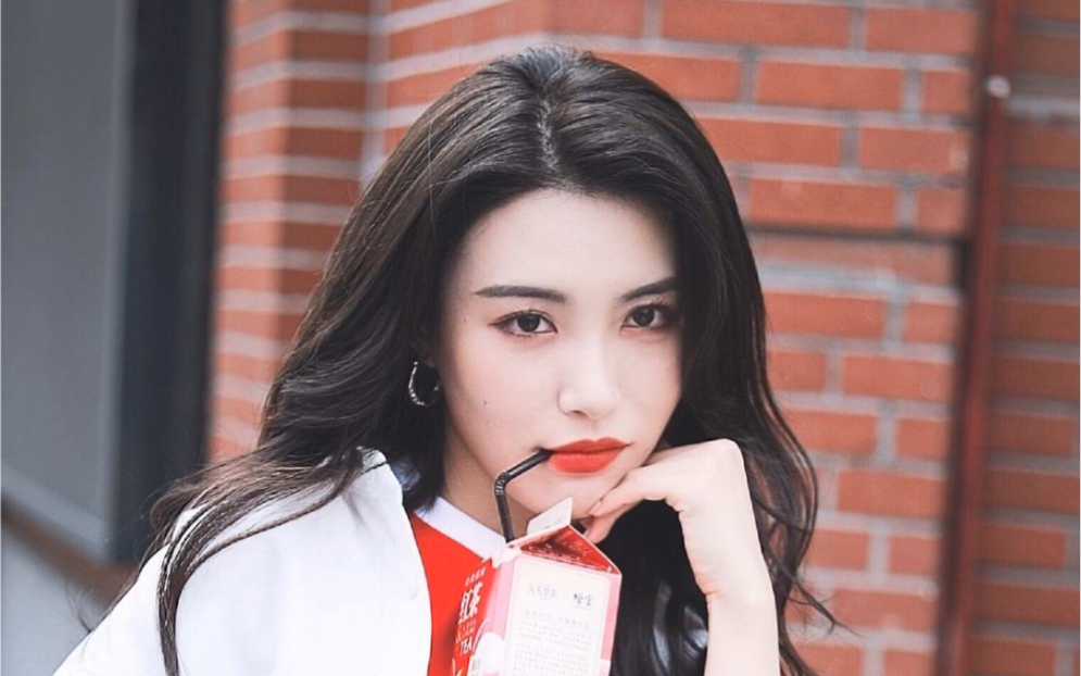 青春有你2戴萌somewhere混剪酒吧美女老板娘