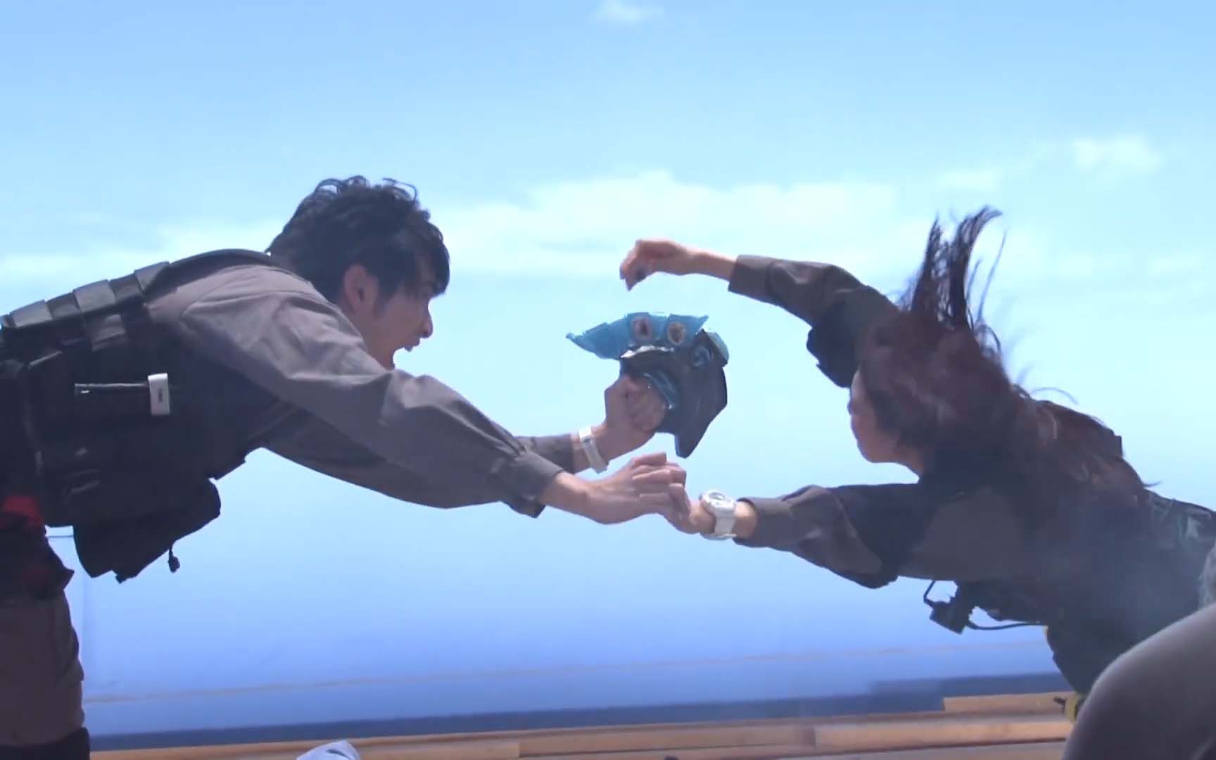 【泽塔奥特曼花絮】遥辉和洋子在半空中的炫酷变身是怎么拍的?