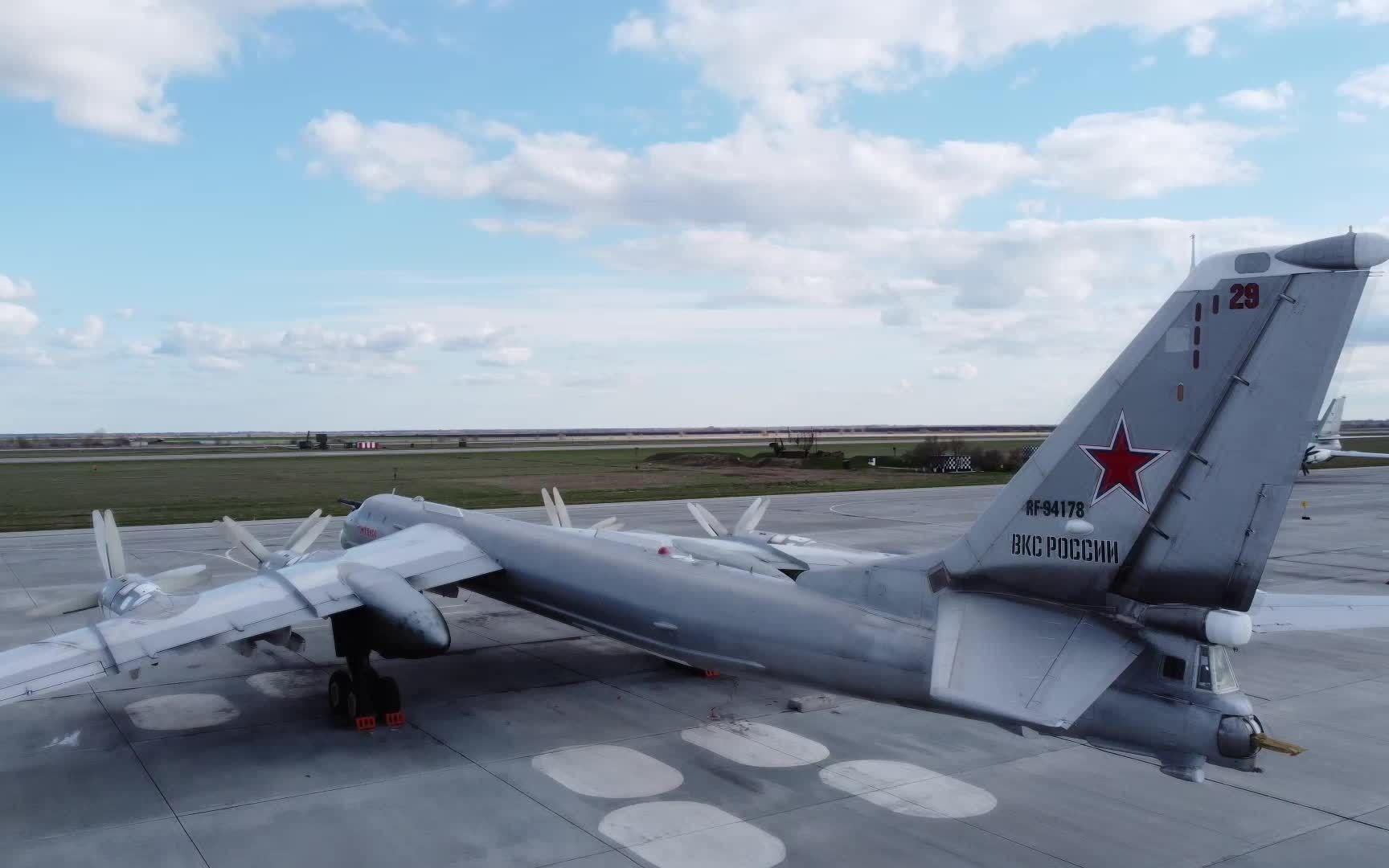 图-95ms战略轰炸机飞越黑海中立水域_哔哩哔哩 (゜-゜)つロ 干杯