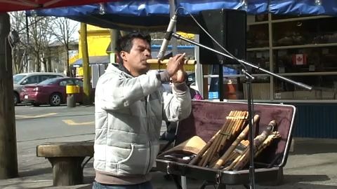 [图]【转载】Jorge Alfaro playing White Buffalo on Granville Island March 18,2010