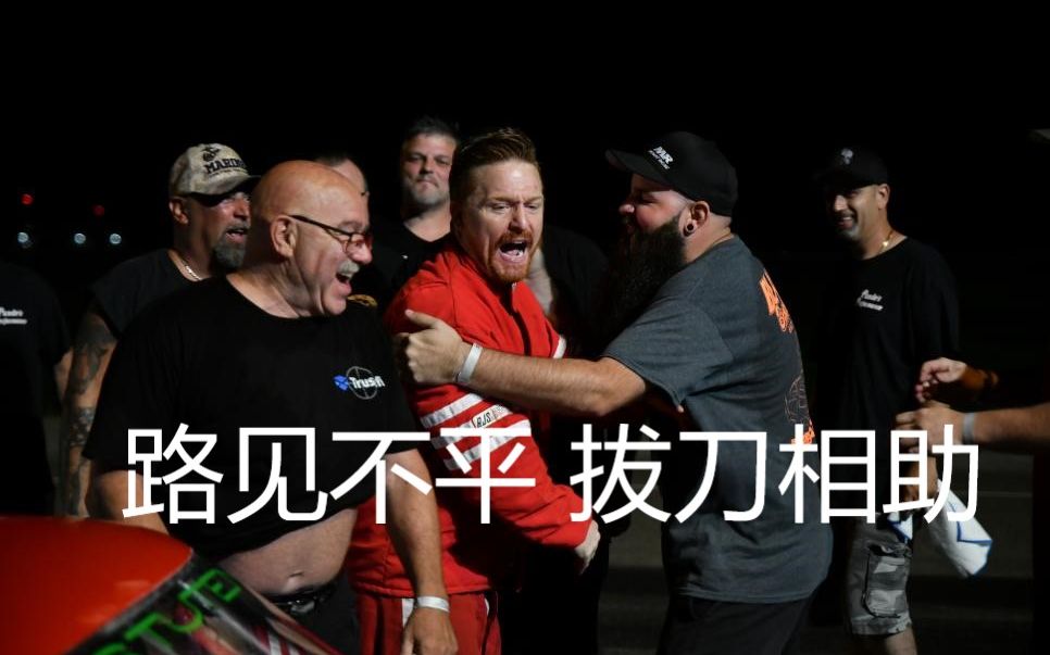 路见不平拔刀相助希望在中国也能看到如此众多的见义勇为者