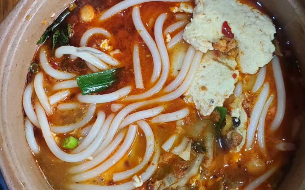 美味小吃:臭豆腐米线,银鱼煎蛋,喜洲粑粑,小锅米线