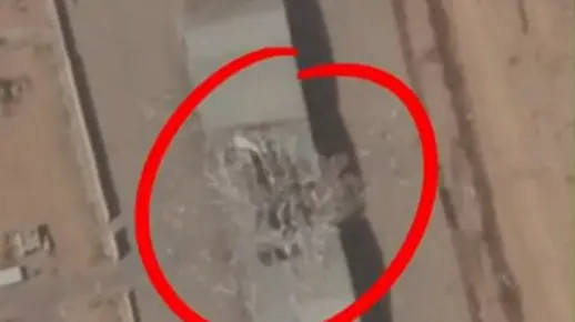 卫星图像显示，伊朗袭击后以军基地机库被炸出大洞