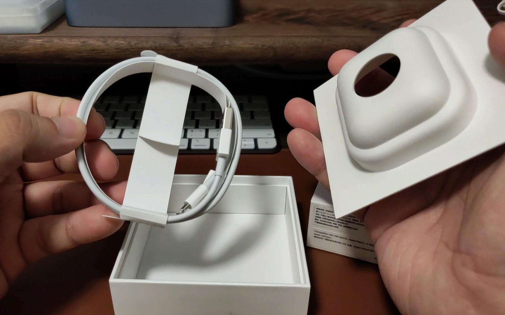 苹果airpods耳机盒里真的有数据线