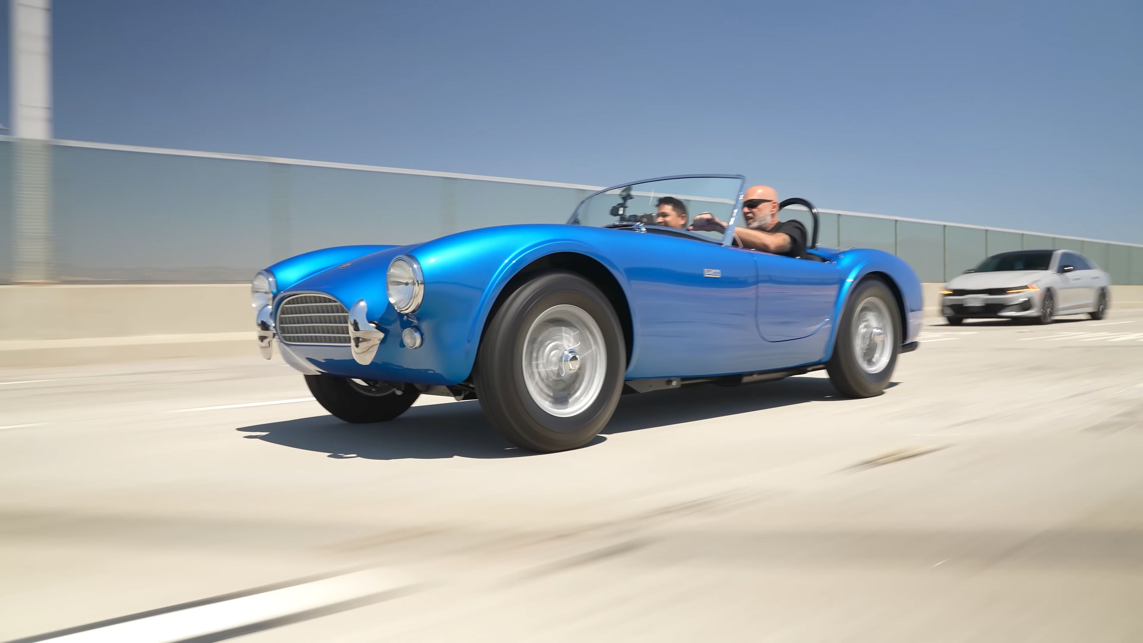 向谢尔比的第一辆眼镜蛇致敬