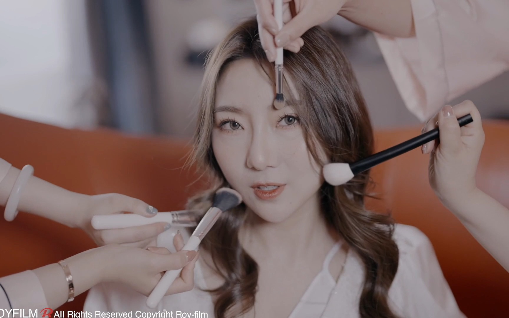 超嗨大片风西安931音乐广播周小美的婚礼现场光线有些暧昧