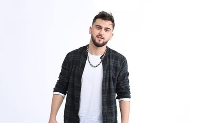 俄罗斯阿塞拜疆裔流行歌手jony现场演唱КометаliveВКАЙФн