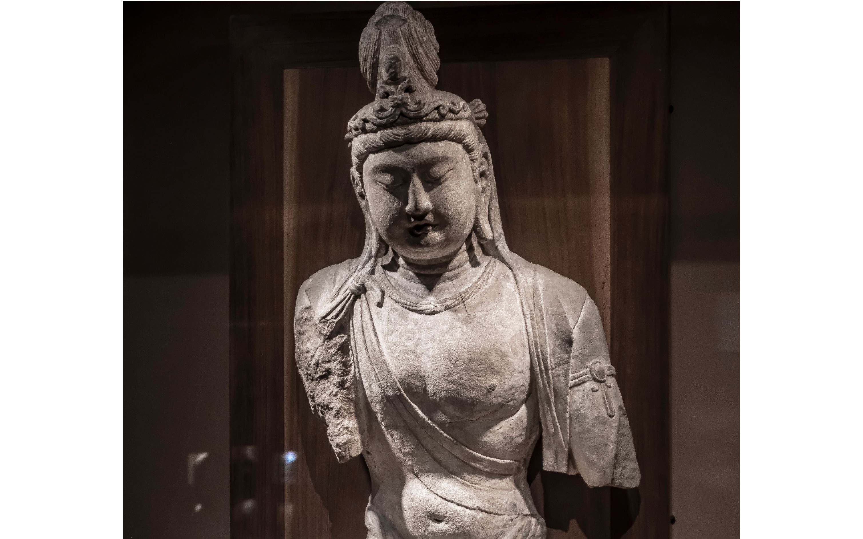 石雕菩萨坐像丨唐丨618～907年
