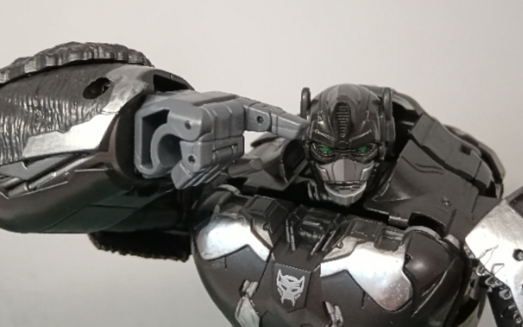 变形金刚7擎天圣cv是子安武人=dio