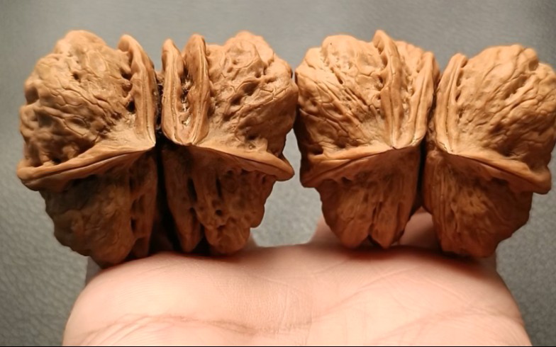 文玩核桃,51mm,三道筋蝴蝶双连体,配对难得,特别不好遇