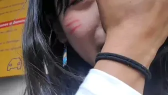 太惨了！女主播在阿根廷直播被抢手机，又在智利被飞车贼抢，不敢去巴西了！