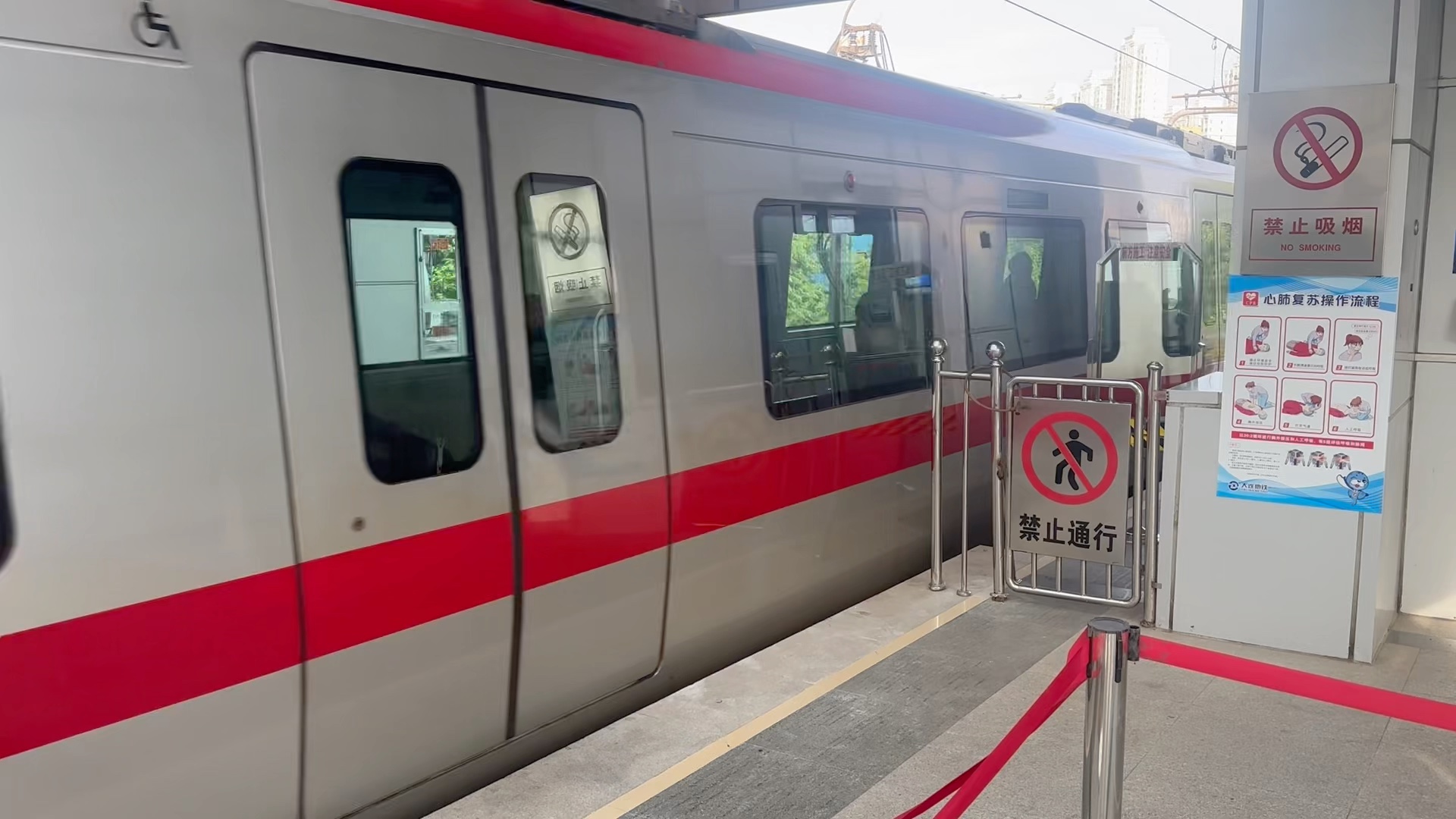 大连地铁三号线fg0032车出香炉礁站(大连站方向)
