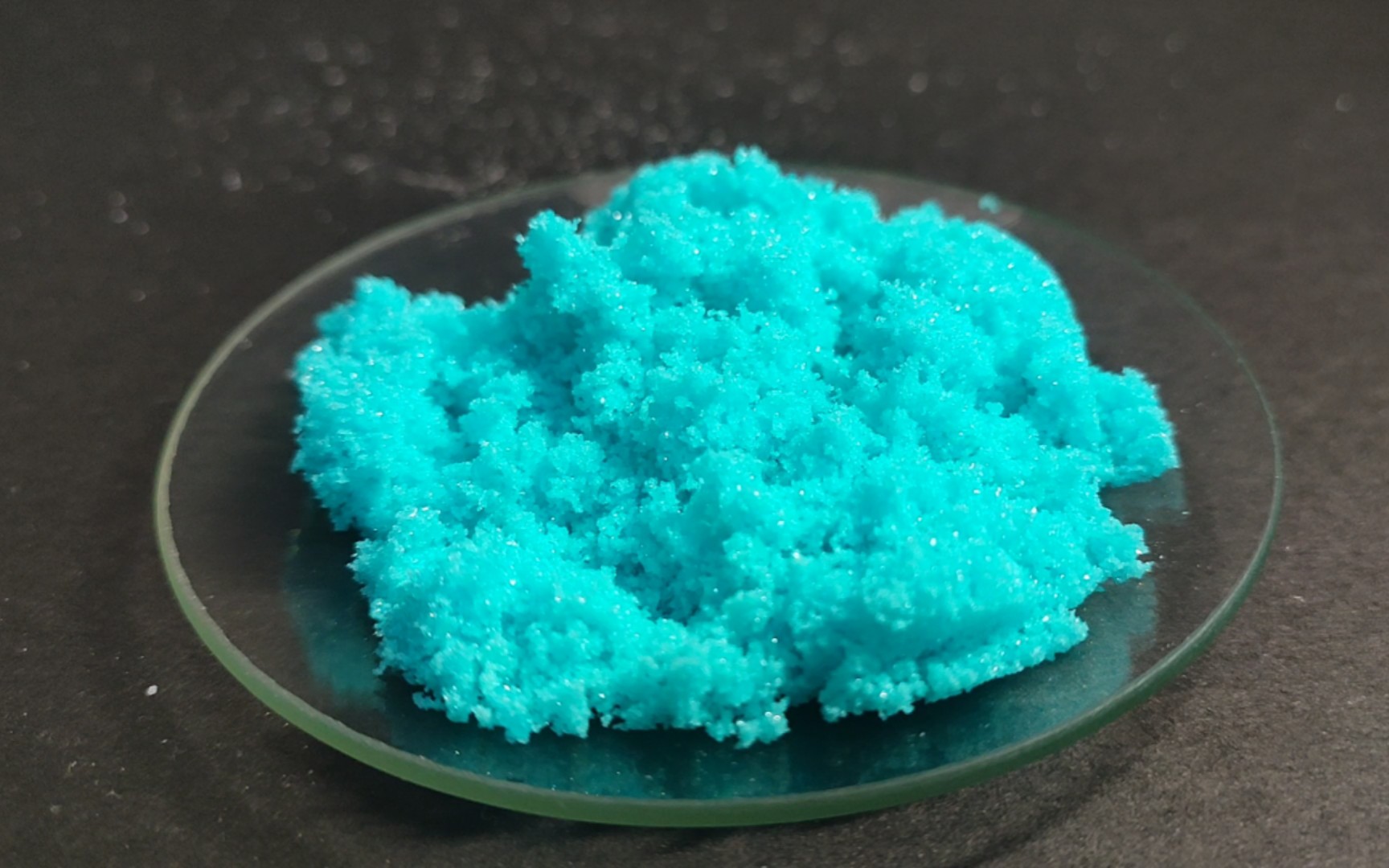 漂亮的蓝绿色,氯化铜铵晶体制备