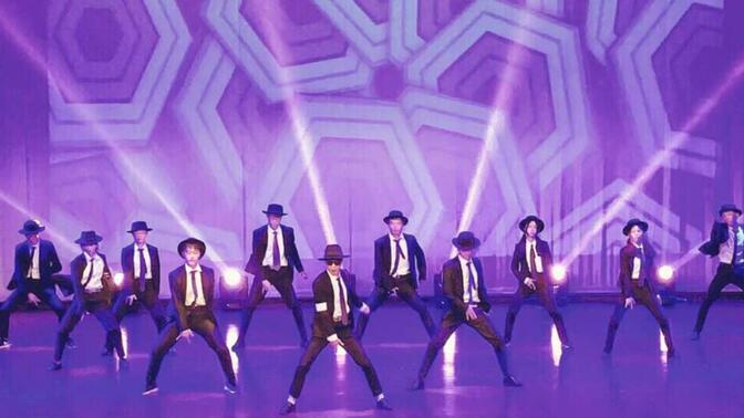 【炸翻全场】迎新晚会演绎世界最强舞蹈《dangerous》迈克尔杰克逊