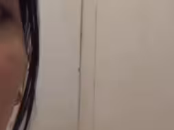 听这动静好像是吃华莱士了
