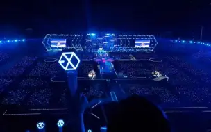 Download Video: 【EXO】这就是传说中门票1秒售尽的演唱会，粉丝“挤破头”也想去的现场…