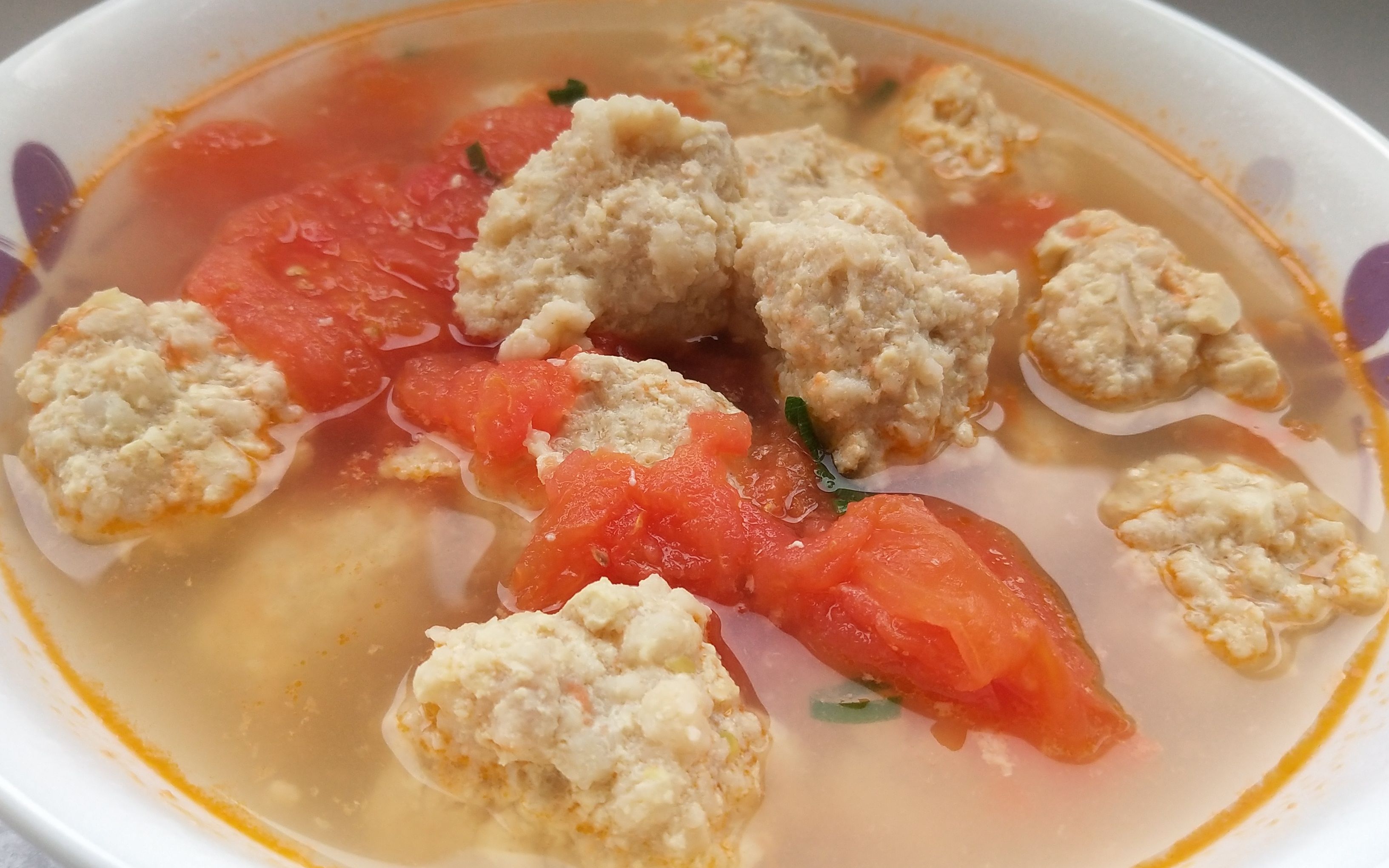 西红柿豆腐丸子汤这样做,清淡又营养,老少皆宜