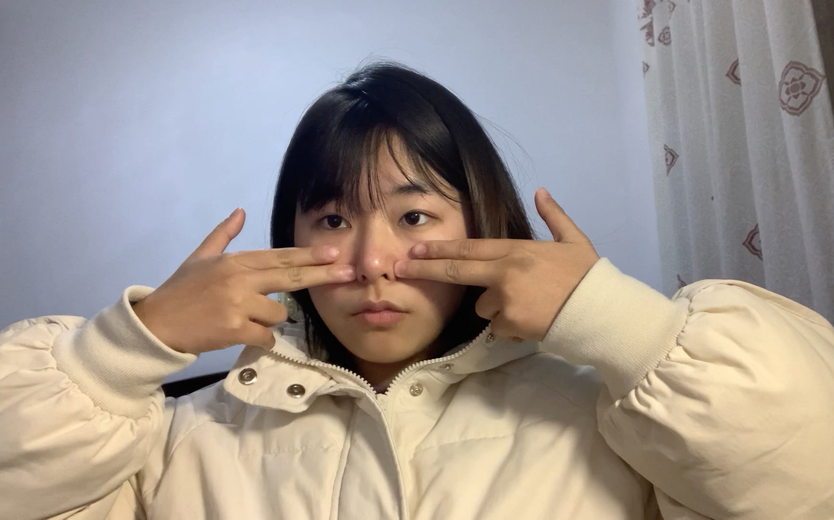 女大学生瘦脸操第十一天打卡无美颜无滤镜睡前