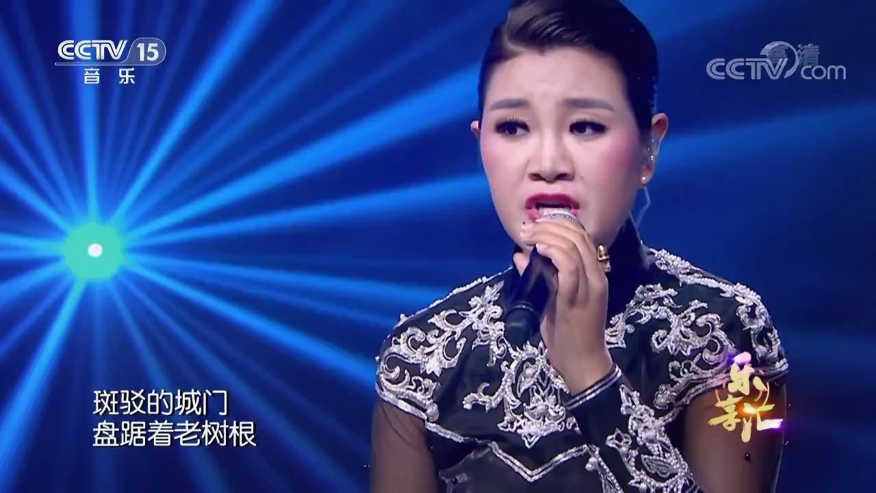 [图]《烟花易冷》演唱：降央卓玛