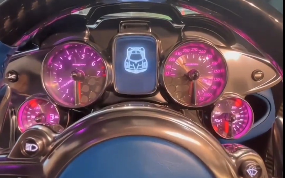 慢慢欣赏帕加尼的仪表盘,这完全就是个艺术品!