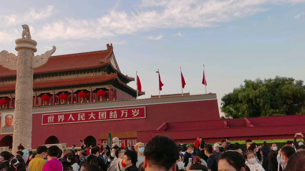 我们生在红旗下长在春风里人民有信仰国家有力量山河虽无恙吾辈当自强