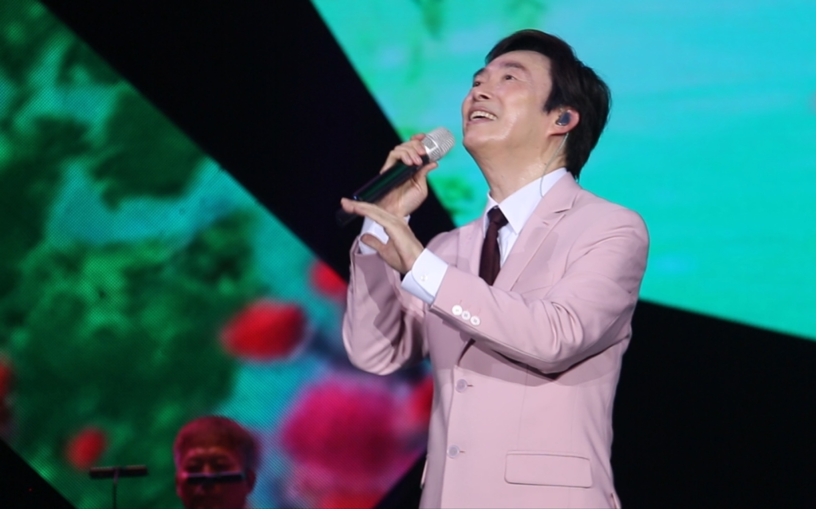 费玉清苏州演唱会《西湖春》_哔哩哔哩 (゜-゜)つロ 干杯~-bilibili