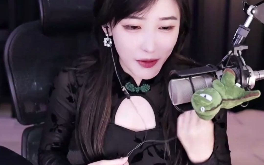 豚豚直播表演穿丝袜?这种福利空前绝后啊!