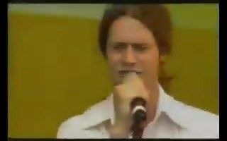 [图]【Gary Barlow & Howard Donald】Never Forget（Live on Party In The Park 1999）