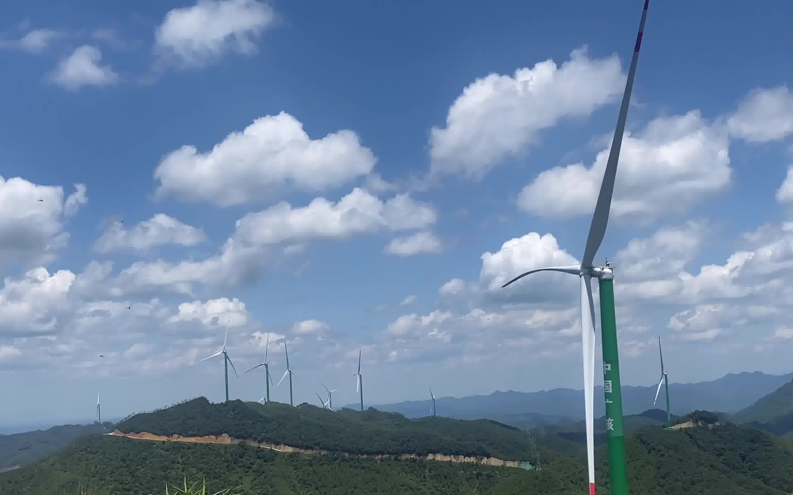 广东省肇庆市广宁县六丁顶海拔720米的风车山游记vlog