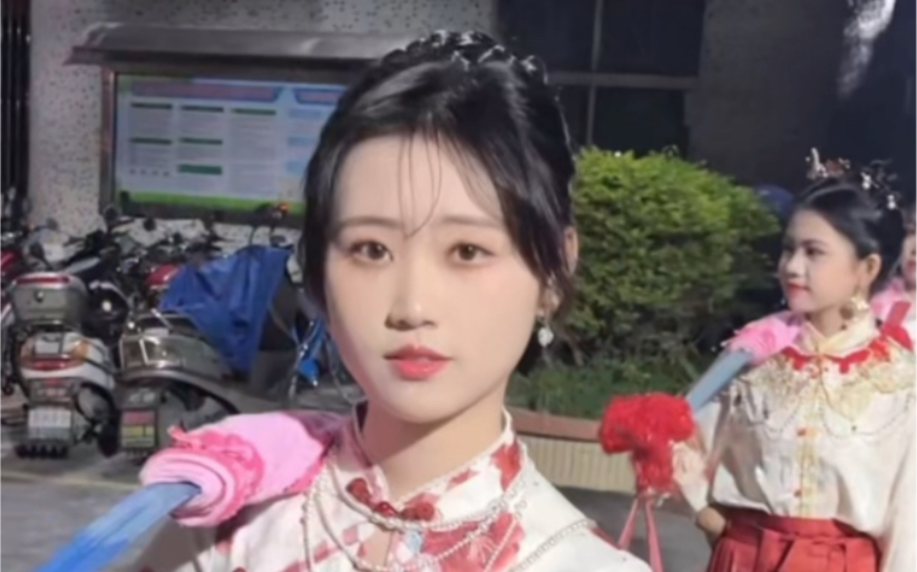 潮汕女孩挑花篮担花篮美女,潮州谷饶张氏姐妹花篮丹柔丹娜#花篮美女