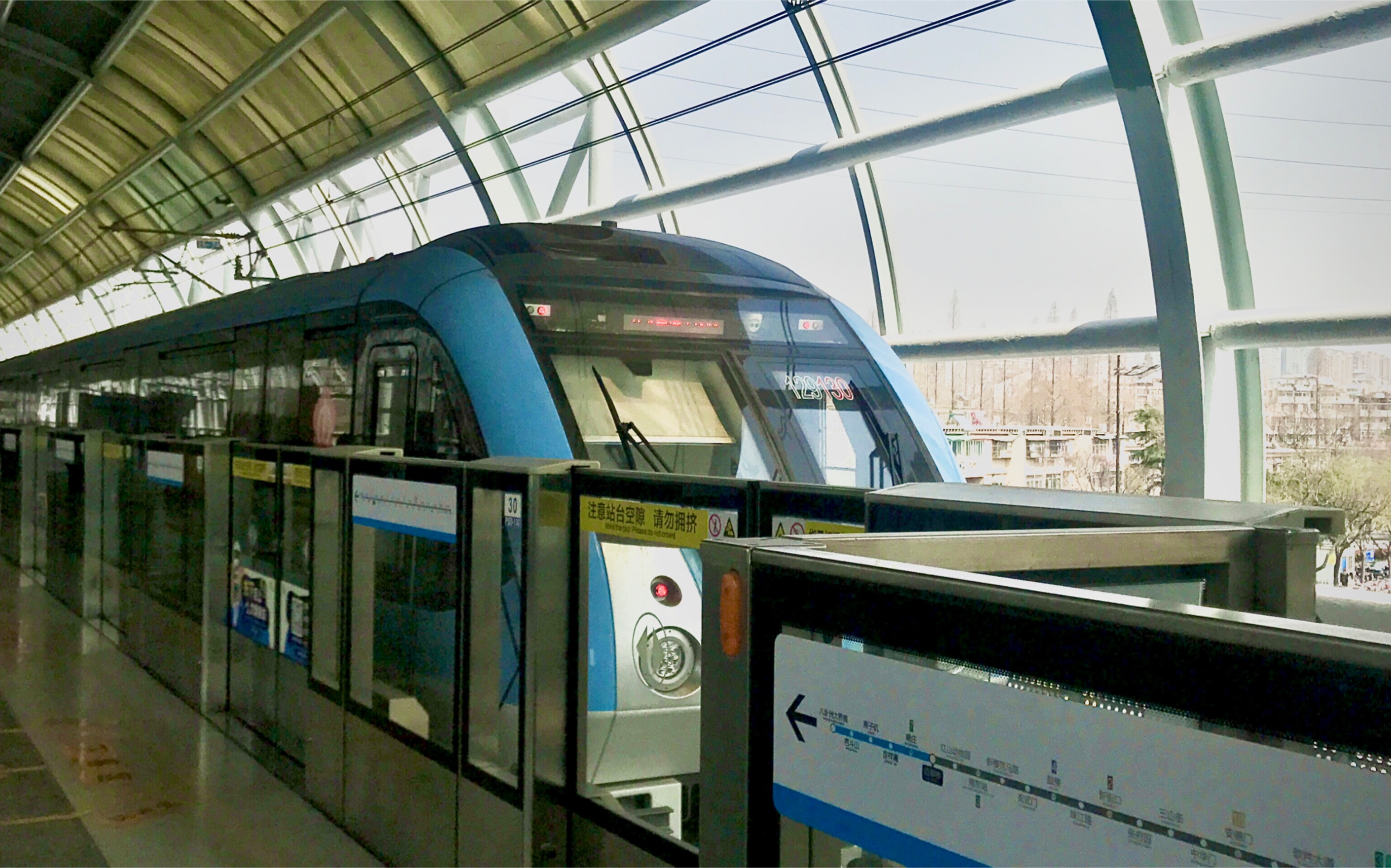 「南京地铁」一号线五代车129130上行出迈皋桥站