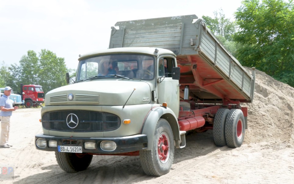 奔驰kal1620自卸卡车展示