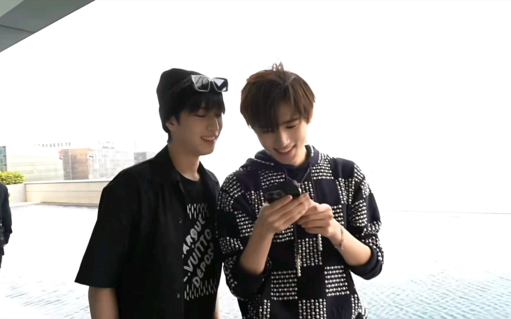 是367呀,陪伴在贺峻霖身边的严浩翔