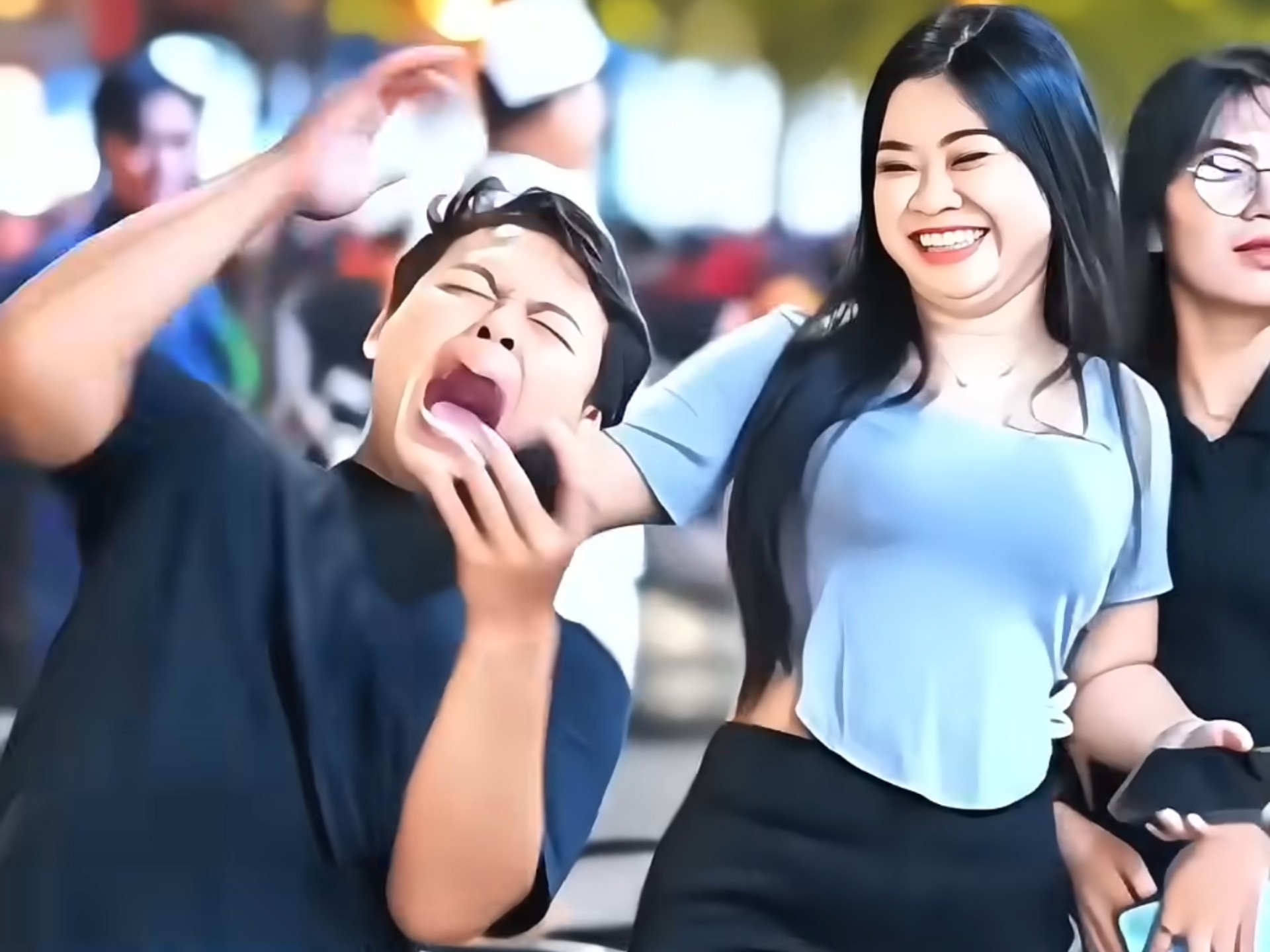 男生怒怼女生憨憨视频