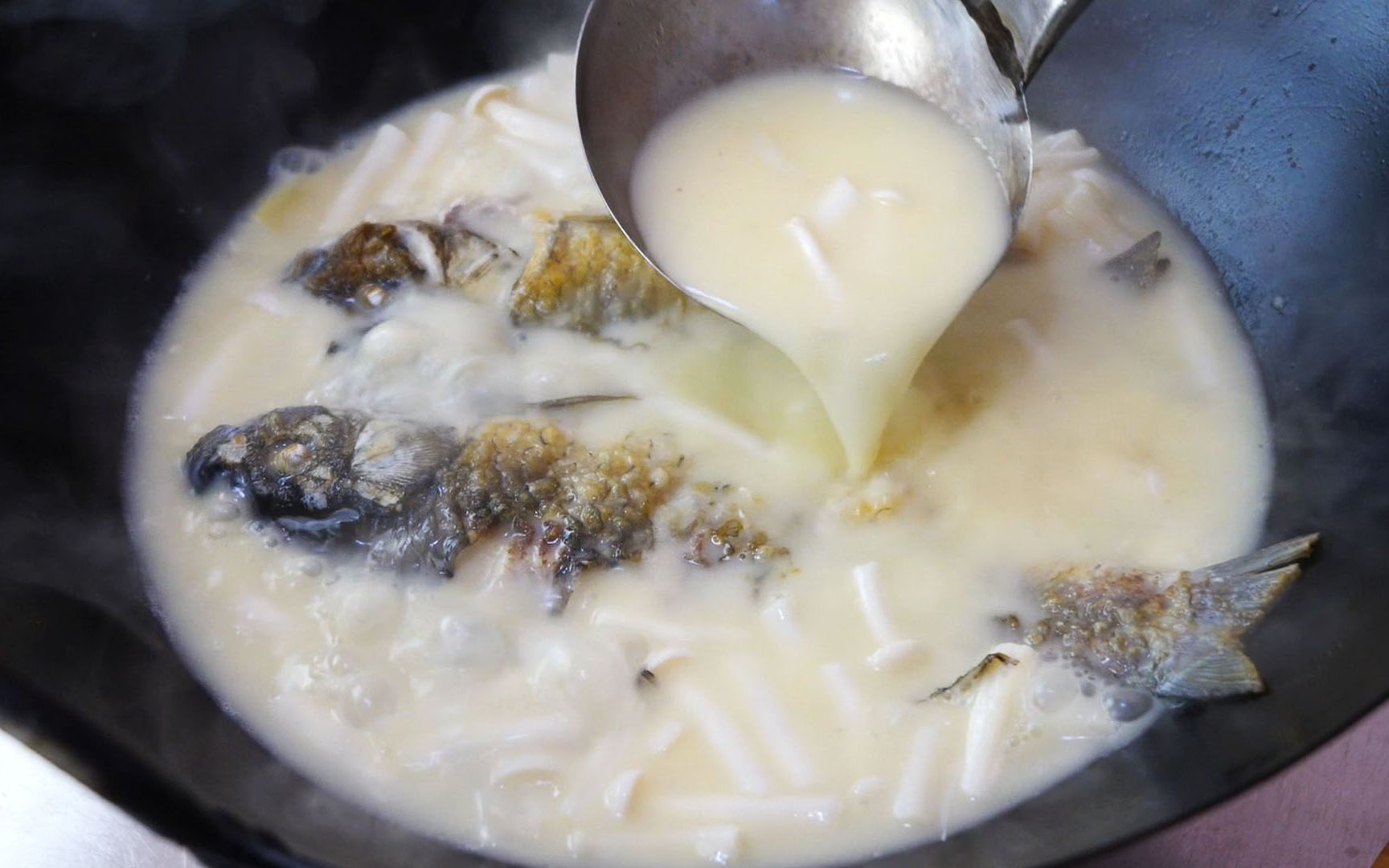 虫草花鱼汤功效(虫草花鱼汤:滋补养生,提高免疫力)