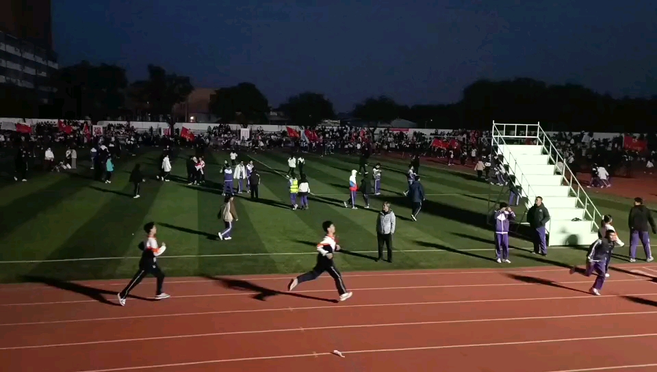 2023蓟州一中体育节闭幕跑旗