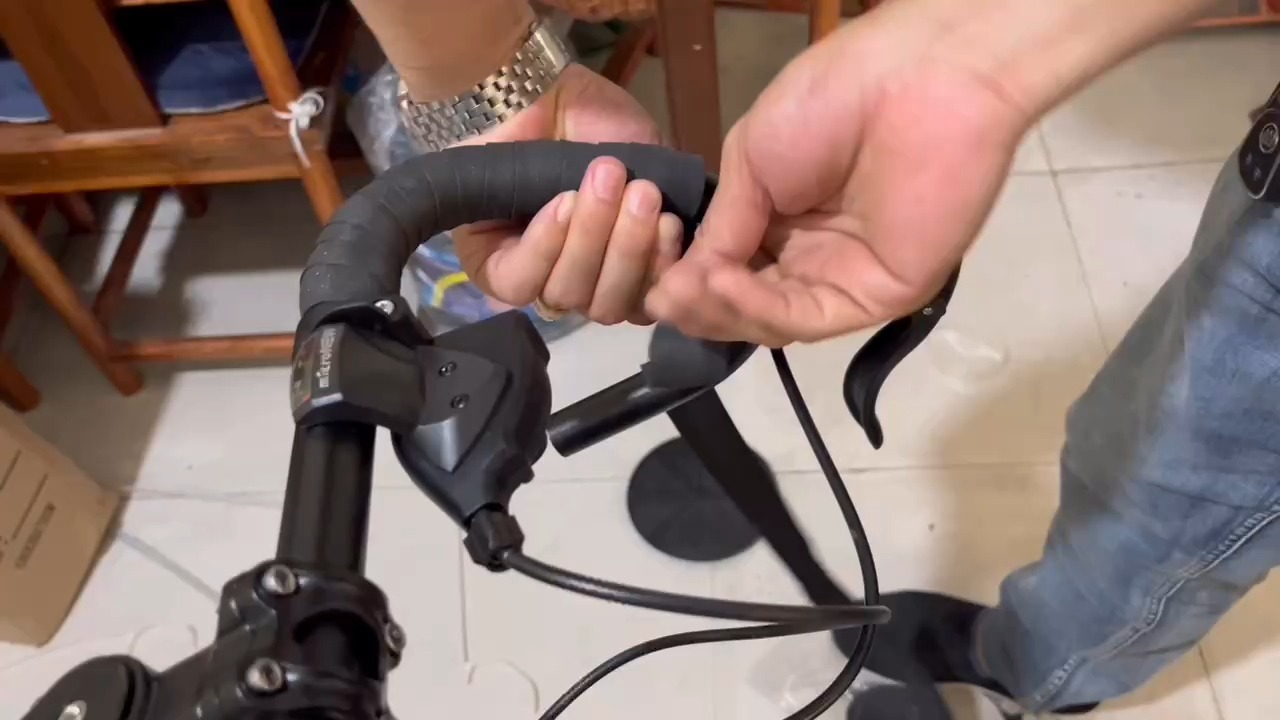 弯把自行车缠车把教程