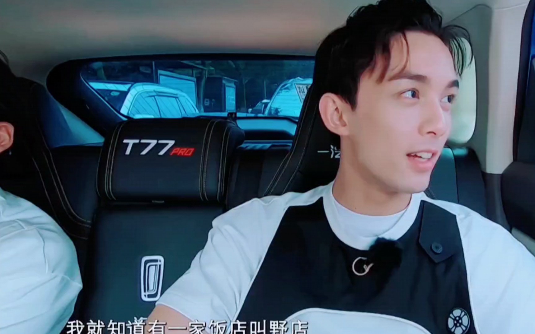 吴磊x郭麒麟,讨论横店美食,看来是真的横店小王子们了_哔哩哔哩 (゜