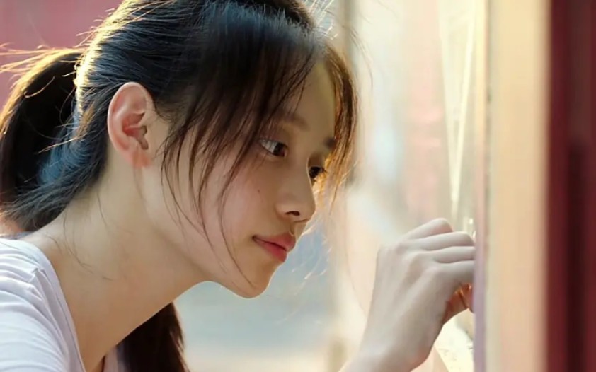 【微微怡笑】清纯女学生与社会姐双向暗恋的故事