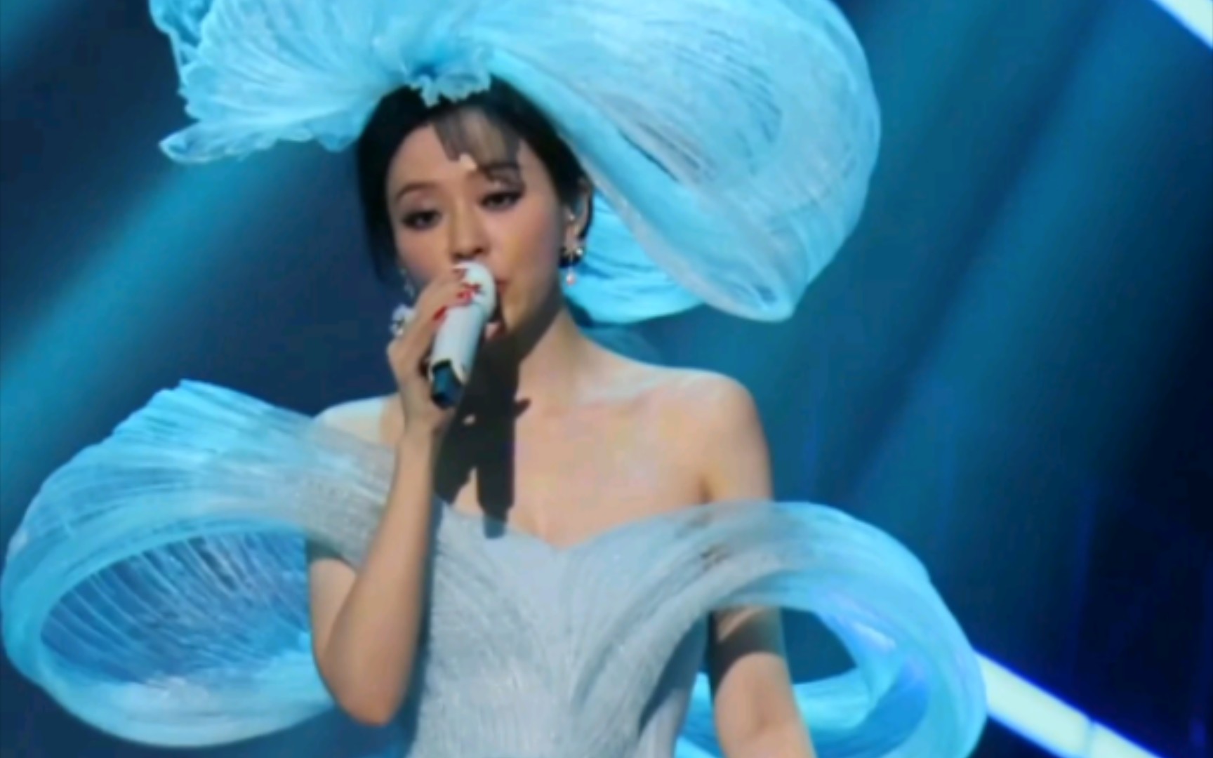 张靓颖-《化身孤岛的鲸 饿狼传说喝水名场面》,经典舞台【4k60帧】