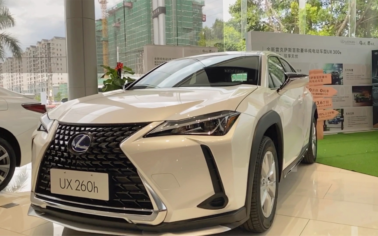 雷克萨斯ux260h到店实拍_哔哩哔哩_bilibili