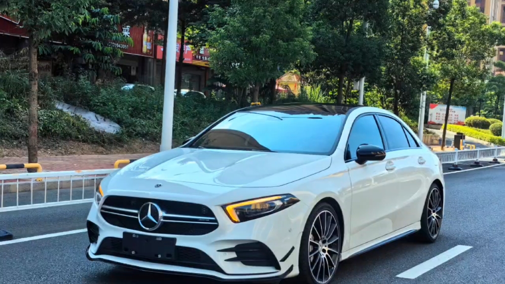 【奔驰a35lamg四驱】22年9月上牌,一手用车,原版原漆全车带隐形车衣
