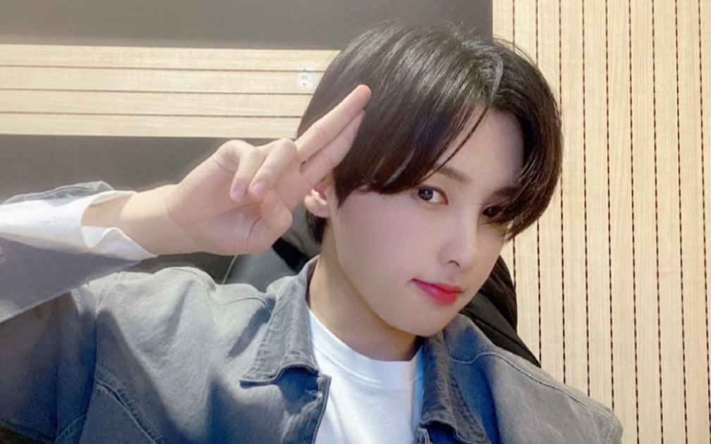 【onlyoneof出道两周年快乐】rie李城昊可爱自拍不完全合集