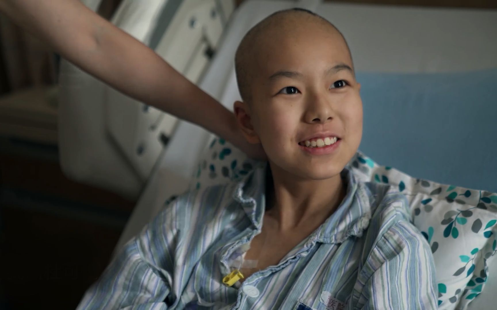 生命以痛稳我,我却报之以歌.骨癌儿童用勇敢战胜病魔